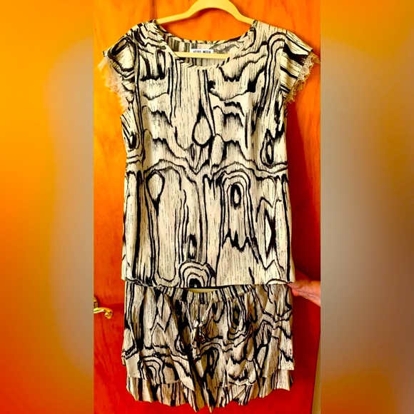 Top and mini shirt black and nude size L Vero Moda with lace bordering sleeves - Picture 2 of 6